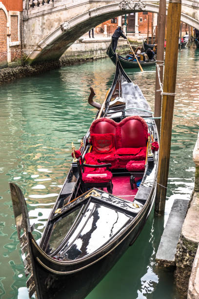 베니스-이탈리아 - venice italy gondola grand canal luxury 뉴스 사진 이미지