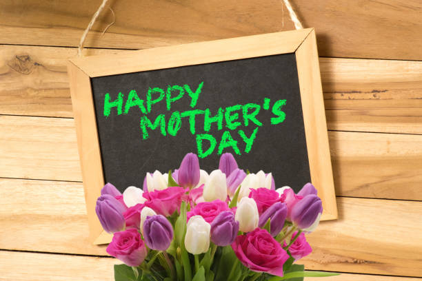 istock Chalk board, flowers and Mother's Day 1134259829
