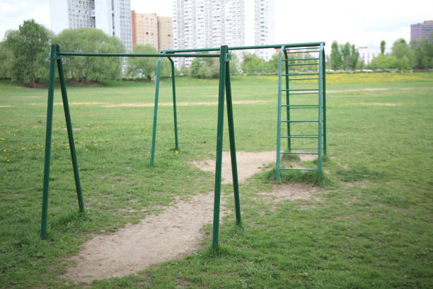 istock horizontal bar in city park 1134270356