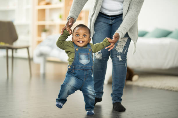 Premiers Pas Bebe Banque D Images Et Photos Libres De Droit Istock Premiers Pas Bebe Banque D Images Et Photos Libres De Droit Istock