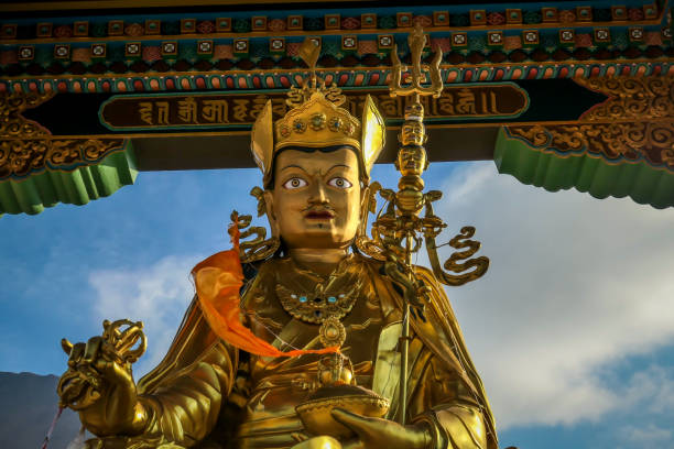 nepal-dios enojado - wat pho fotografías e imágenes de stock