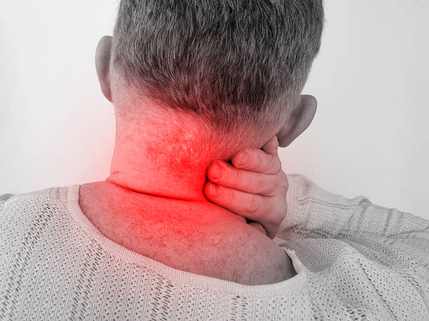 человек болит шея симптом - back rear view pain physical injury стоковые фото и изображения