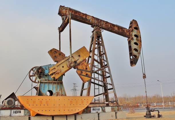 perforación petrolera en dongying china - valve air valve oil field oil fotografías e imágenes de stock