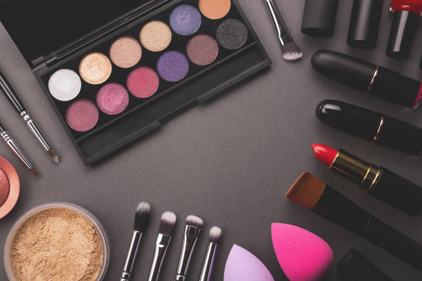Makeup moody background Makeup moody frame background. Decorative cosmetic flat lay including eye shadows palette, foundation, brushes and tools. Beauty concept. Top view, copy space. stage make up stock pictures, royalty-free photos & images