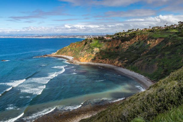 Vivid Bluff Cove in Spring Vivid Southern California coastal view of tall, grass covered cliffs of Bluff Cove with blue and turquoise  water, Palos Verdes Estates, California rancho palos verdes stock pictures, royalty-free photos & images
