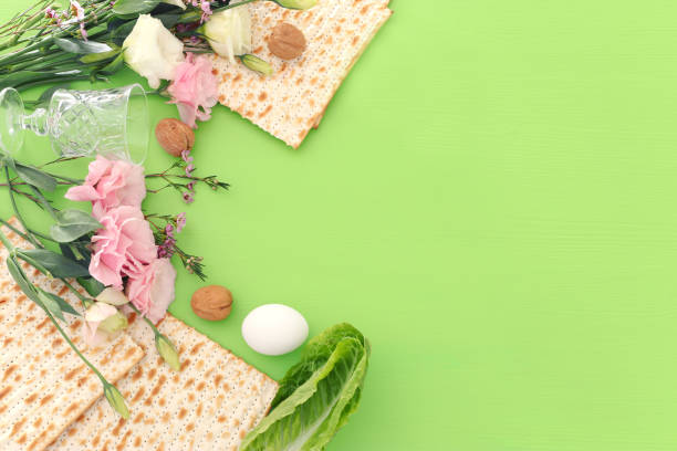 istock Pesah celebration concept (jewish Passover holiday) over green background. top view flat lay 1134398682