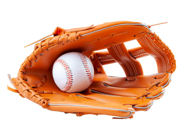 america es passieren, sportgeräte und amerikanisches sportkonzept mit einem neuen generischen baseball-handschuh und halten einen ball isoliert auf weißem hintergrund mit einem clip-pfad ausschnitt - baseball glove stock-fotos und bilder