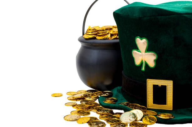 happy st patrick's day concept with green leprechaun hat with shamrock, pot of gold and scattered golden coins isolated on white background with copyspace and a clip path cutout happy st patrick's day concept with green leprechaun hat with shamrock, pot of - clip path zdjęcia i obrazy z banku zdjęć