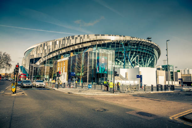 extérieur du nouveau stade tottenham hotspur à londres, royaume-uni - building exterior built structure uk construction photos et images de collection