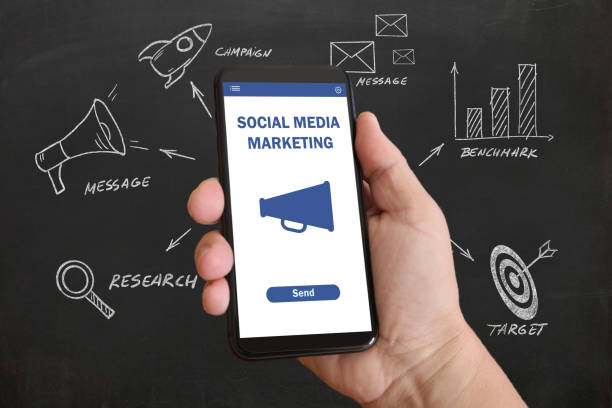 social media marketing netzwerk-kommunikation mobile-telefon-app - cyborg grafiken stock-fotos und bilder