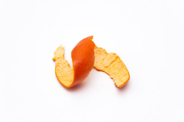 оранжевая цедра спираль изолирована на белом - orange tangerine gourmet isolated on white стоковые фото и изображения