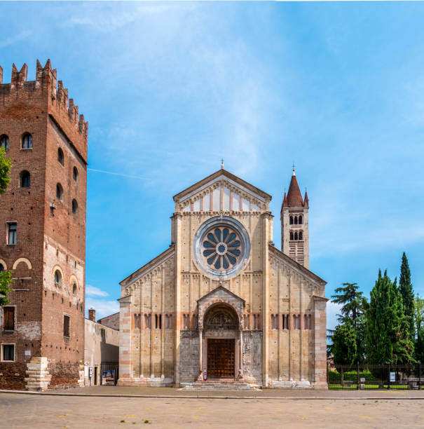 базилика сан-зенон маджоре в вероне, италия - verona italy travel europe sunlight стоковые фото и изображения