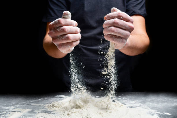 baker ręce są mąki - chef baker bakery flour zdjęcia i obrazy z banku zdjęć