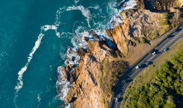 widok z lotu ptaka na drogę przybrzeżną w toskanii, włochy - nobody rock coastline sea zdjęcia i obrazy z banku zdjęć