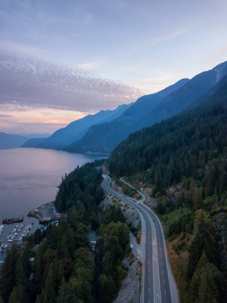 alba di howe sound - sea to sky highway foto e immagini stock