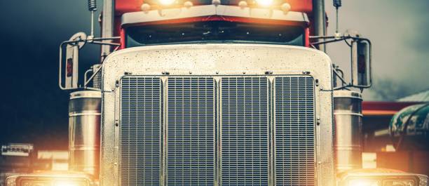 Shiny American Semi Truck Shiny American Semi Truck on a Road. Large Chromed Grill Front View in Wide Format. Trucker on the Road. radiator grille stock pictures, royalty-free photos & images