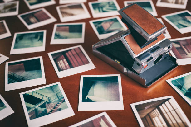 istock Scouting Architecture: Iconic 1970s Instant Camera and Prints 1134541170