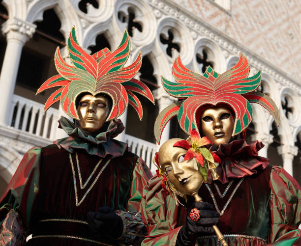scena karnawałowa w wenecji 2019, veneto włochy - costume stage costume sunlight carnival zdjęcia i obrazy z banku zdjęć