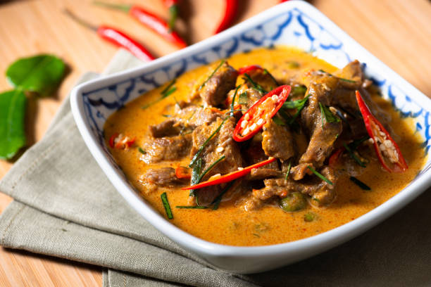 curry con receta de ternera (panang neua). - panang curry fotografías e imágenes de stock