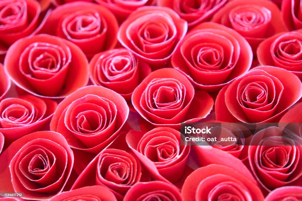 Hermosa Flor Roja De Papel Rosa Para El Fondo Foto de stock y más banco de imágenes de Abstracto - Abstracto, Acontecimiento, Amor - iStock Hermosa Flor Roja De Papel Rosa Para El Fondo Foto de stock y más banco de imágenes de Abstracto - Abstracto, Acontecimiento, Amor - iStock