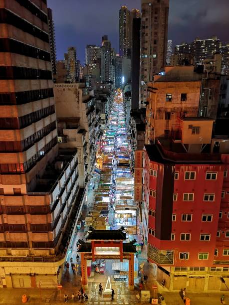 Cerdito Grillo hasta ahora Temple Street Night Market High Angle View In Yau Ma Tei Kowloon Peninsula Hong  Kong Stock Photo - Download Image Now - iStock