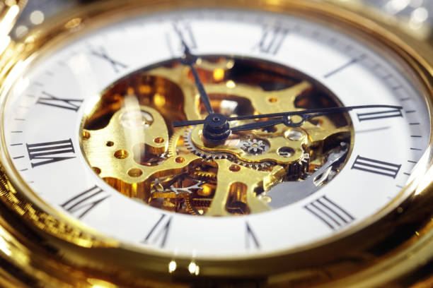 antique gold pocket watch - macro hour hand minute hand accuracy imagens e fotografias de stock