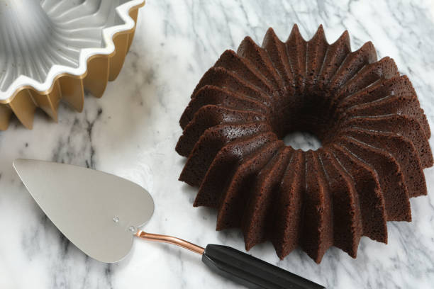 ココアブント・ケーキ - baked brown cake circle ストックフォトと画像