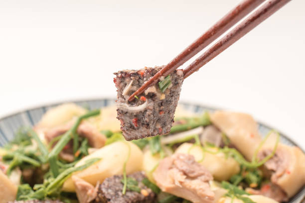 cuisine taïwanaise, appelée poulet salé, qui est une sorte de nourriture traditionnelle que la viande ou la volaille mijoté avec salé et tendu avant de servir. - hokkien photos et images de collection