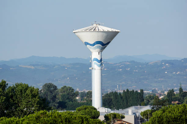 public communautaire de la tour d'eau. vue panoramique - water tower photos et images de collection