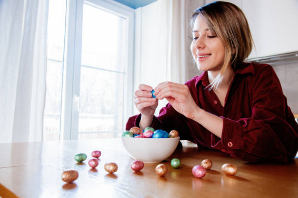 istock Adult woman and Easter eggs in plate 1134734830