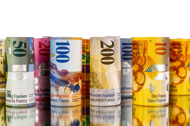 un gruppo di banconote in franchi svizzeri arrotolate in rotoli - swiss currency switzerland currency wages foto e immagini stock