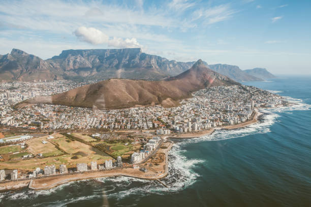 vue arial de la péninsule du cap - table mountain afrique du sud photos et images de collection