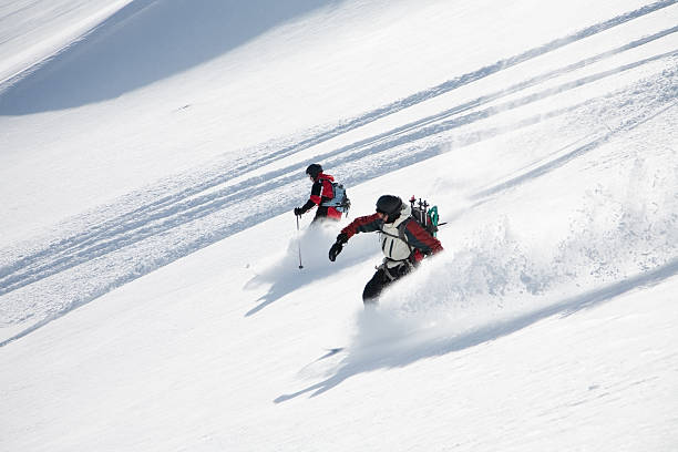 la concorrenza - skiing sports helmet powder snow ski goggles foto e immagini stock