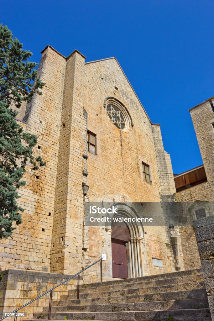 La Iglesia Medieval Del Convento De Santo Domingo De Girona En Girona  Cataluña España Foto de stock y más banco de imágenes de Aire libre - iStock