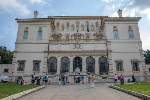 panoramiczny widok na zewnątrz galleria borghese - villa italian culture facade ornamental garden zdjęcia i obrazy z banku zdjęć