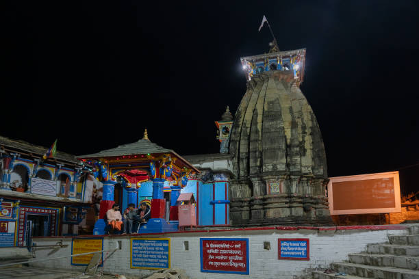 храм ухимат в рудрапрайаге, уттаракханд, индия - garhwal стоковые фото и изображения