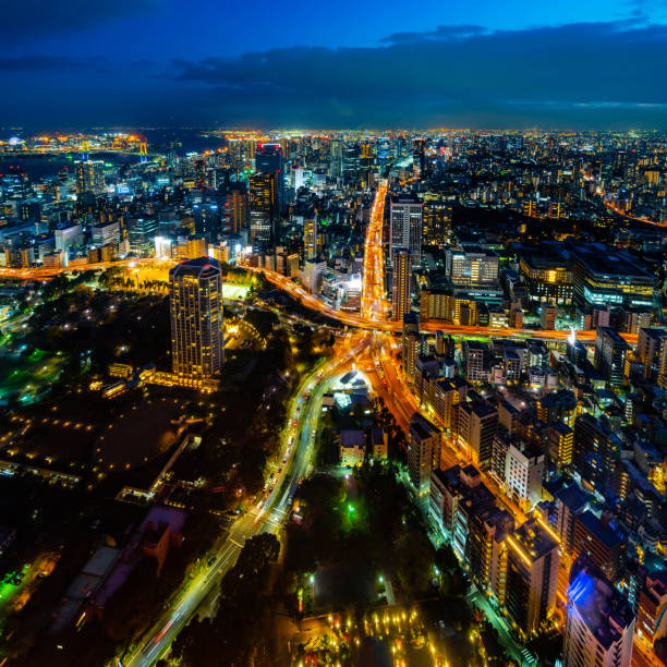 city skyline aerial night view in tokyo, japan - shiodome urban scene blurred motion tokyo prefecture imagens e fotografias de stock