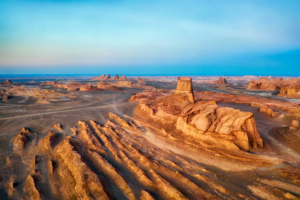 dasht-e lut wüste im osten irans im januar 2019 in hdr - gobi desert stock-fotos und bilder