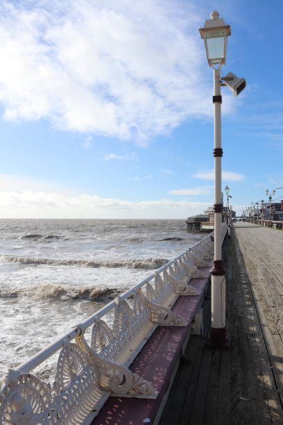 ブラックプールの楽しみ - blackpool pier ストックフォトと画像