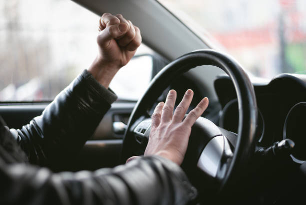 zły kierowca. - driving car traffic men zdjęcia i obrazy z banku zdjęć