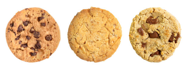 diferentes galletas de chocolate y avena aisladas sobre fondo blanco. - nobody cookie oat close up fotografías e imágenes de stock