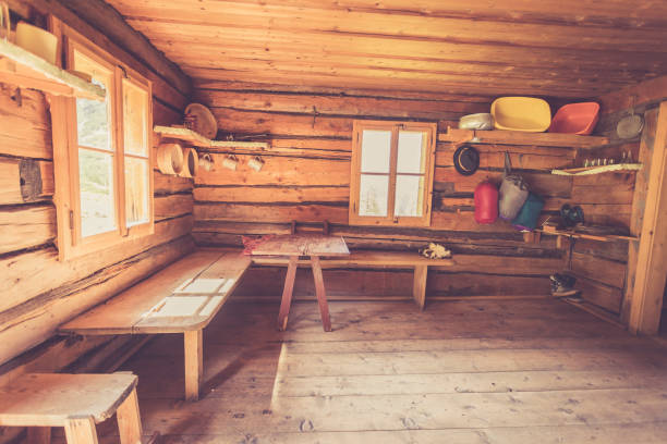 mountain hut in austria: rustic wooden interior - home interior cabin shack european alps imagens e fotografias de stock