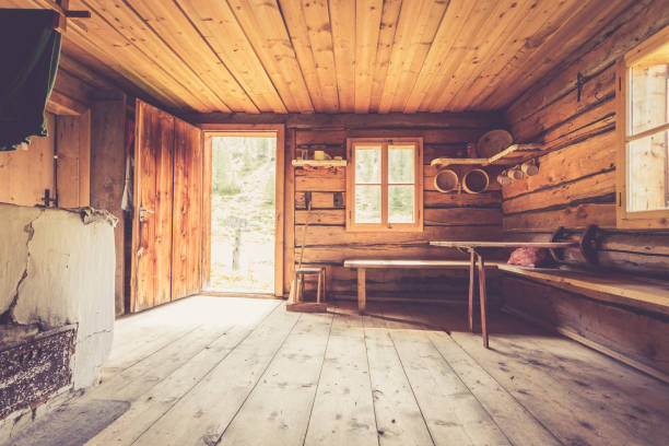 mountain hut in austria: rustic wooden interior - home interior cabin shack european alps imagens e fotografias de stock