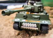 tank-auf-dem-feld.jpg?b=1&s=170x170&k=20&c=4Wb8QFPLgCv8Kk1neveIVGFxYzWbJhToEADst6PTZe0=