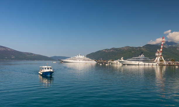 wahrzeichen der stadt tivat in montenegro - editorial eastern europe europe reflection stock-fotos und bilder