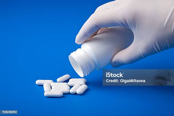 Weiße Tabletten Stockfoto und mehr Bilder von Antibiotikum - Antibiotikum, Arzt, Blau