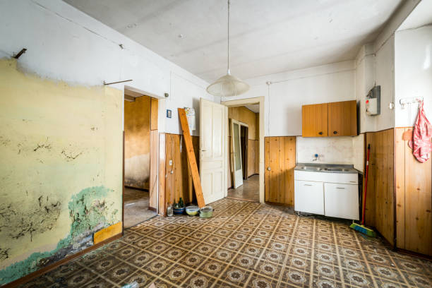 spooky abandoned house interiors - broken window concrete wall imagens e fotografias de stock