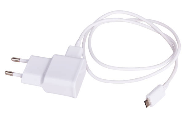 cavo caricabatterie e spina per gadget i - plug adapter charging mobile phone battery charger foto e immagini stock