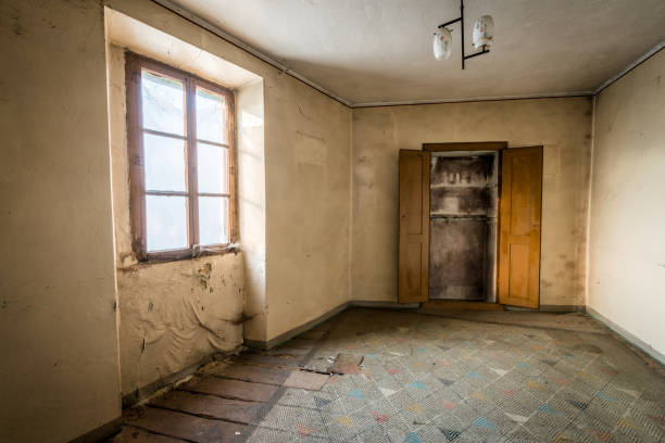 istock Spooky abandoned house interiors 1135106539