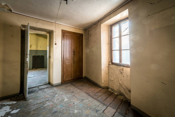 spooky abandoned house interiors - broken window concrete wall imagens e fotografias de stock